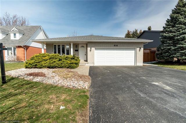 616 Stonebury Cres, House detached with 4 bedrooms, 3 bathrooms and 5 parking in Waterloo ON | Image 1