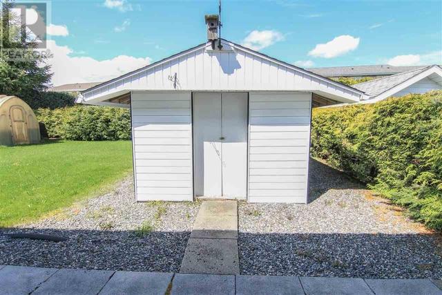 75 Sparks Ave, House detached with 4 bedrooms, 3 bathrooms and null parking in Kitimat BC | Image 3