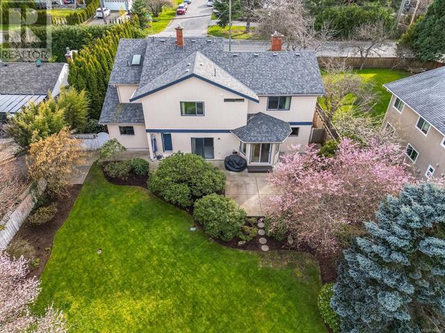 1536 Ash Rd, House detached with 5 bedrooms, 4 bathrooms and 6 parking in Saanich BC | Image 39