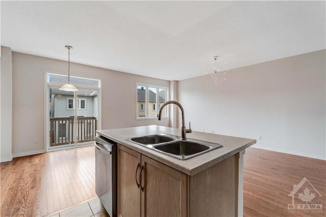 424 Meadowbreeze Drive, Townhouse with 3 bedrooms, 3 bathrooms and 3 parking in Ottawa ON | Image 15