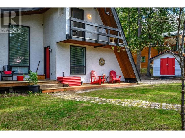 9039 Hummingbird Drive, House detached with 2 bedrooms, 2 bathrooms and 6 parking in Columbia Shuswap E BC | Image 42
