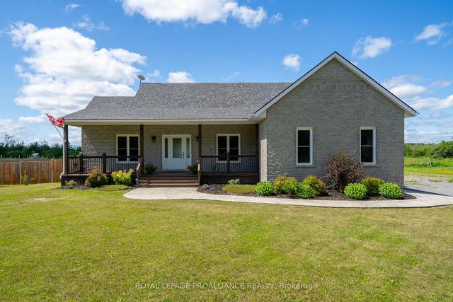 1560 Salem Rd, House detached with 2 bedrooms, 3 bathrooms and 7.5 parking in Prince Edward County ON | Image 12