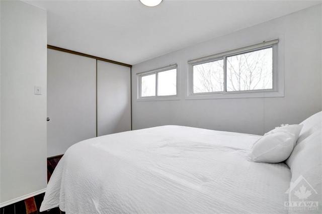 59 Bering Crt, Townhouse with 3 bedrooms, 2 bathrooms and 1 parking in Ottawa ON | Image 18