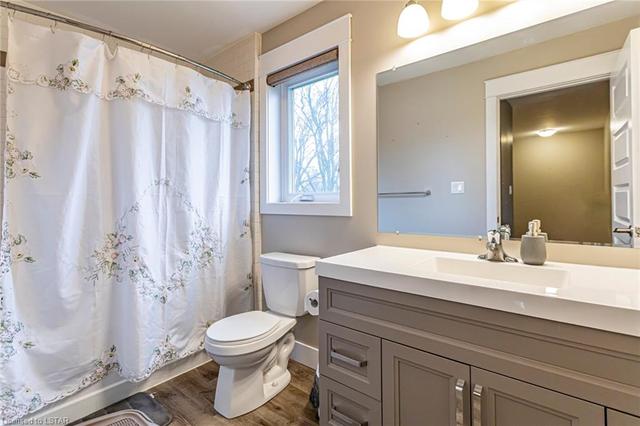 2580 Dundas St, House detached with 4 bedrooms, 3 bathrooms and 8 parking in London ON | Image 33