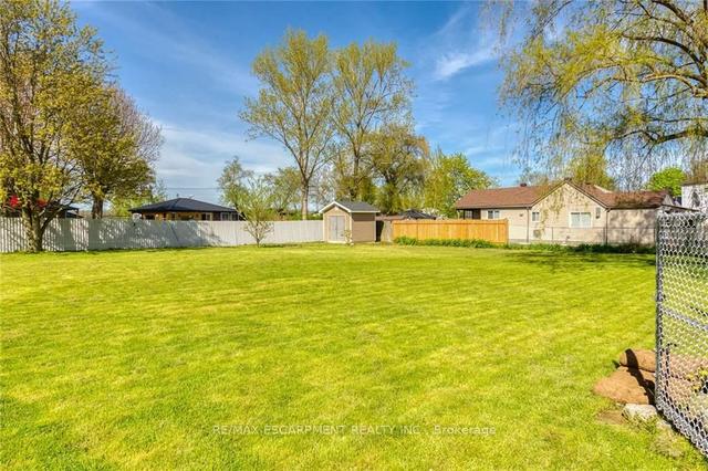 921 Lakeshore Rd, House detached with 2 bedrooms, 1 bathrooms and 4 parking in Haldimand County ON | Image 3