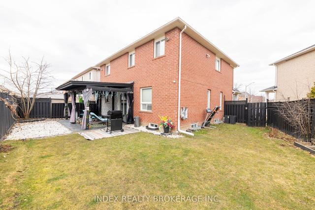 75 Milkweed Cres, House detached with 4 bedrooms, 4 bathrooms and 6 parking in Brampton ON | Image 12