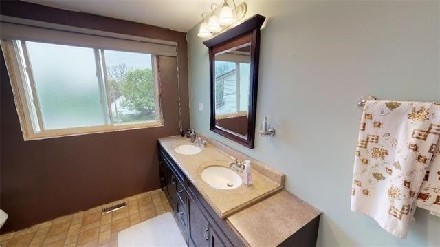 C - 9 Raleigh St, Townhouse with 3 bedrooms, 4 bathrooms and 2 parking in Brantford ON | Image 8
