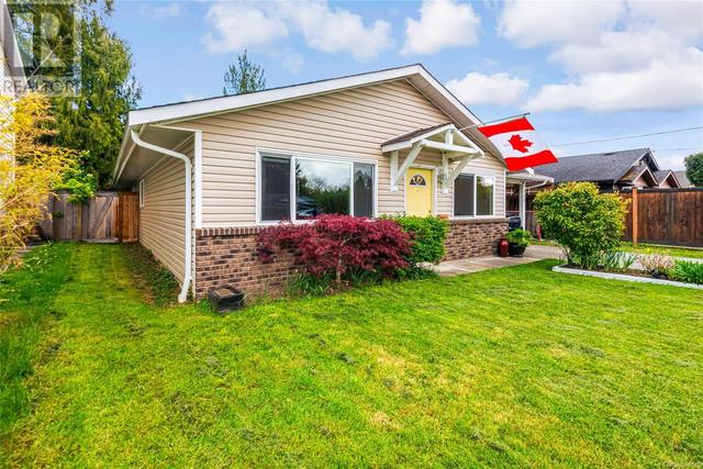 770 Phillips St, House detached with 3 bedrooms, 2 bathrooms and 2 parking in Parksville BC | Image 2