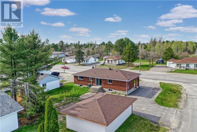 123 Cote Blvd, House detached with 6 bedrooms, 2 bathrooms and null parking in Greater Sudbury ON | Image 26