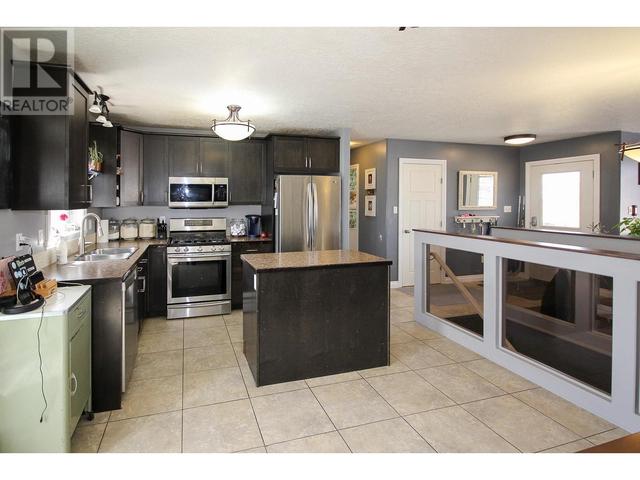 1717 87 Ave, House detached with 3 bedrooms, 3 bathrooms and 2 parking in Dawson Creek BC | Image 7