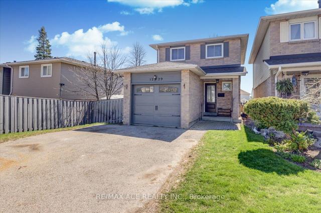 1229 Delmark Crt, House attached with 3 bedrooms, 2 bathrooms and 3 parking in Oshawa ON | Image 12