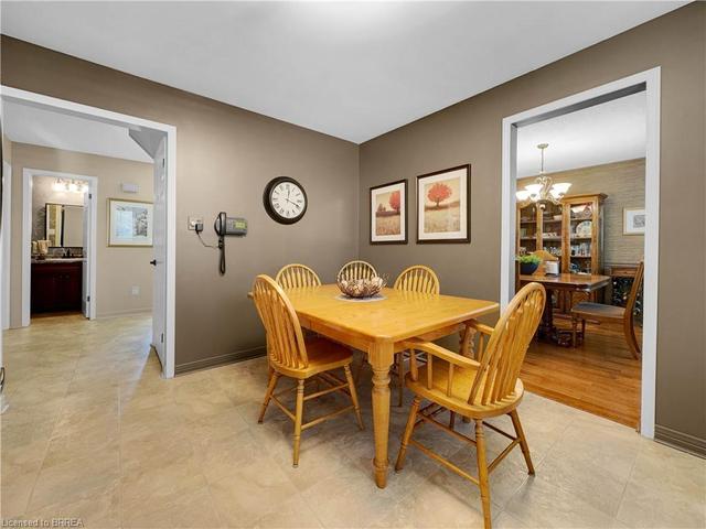 9 Black Locust Way, House detached with 4 bedrooms, 2 bathrooms and 4 parking in Brantford ON | Image 2
