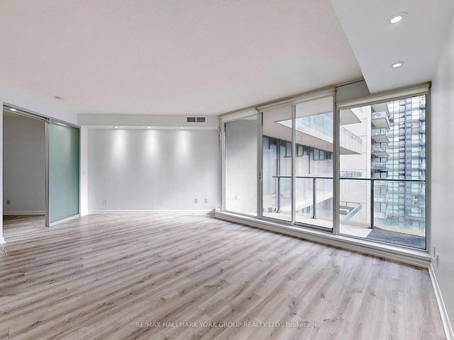 1637 - 111 Elizabeth St, Condo with 1 bedrooms, 1 bathrooms and 0 parking in Toronto ON | Image 36