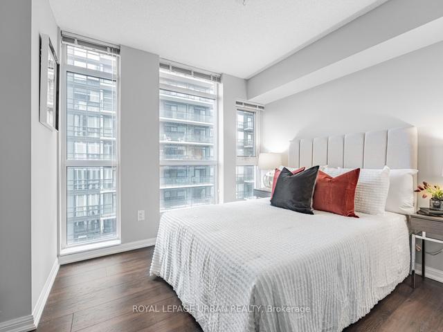 1915 - 400 Adelaide St E, Condo with 2 bedrooms, 2 bathrooms and 1 parking in Toronto ON | Image 9