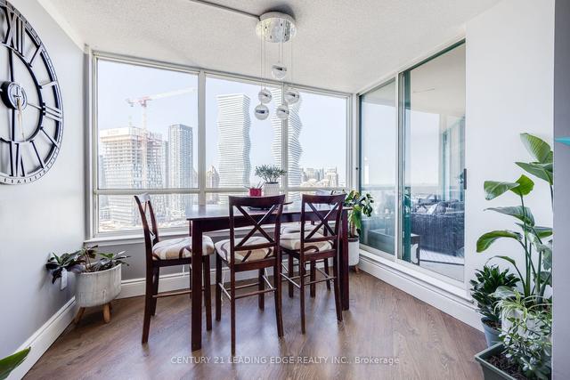 2501 - 550 Webb Dr, Condo with 2 bedrooms, 1 bathrooms and 2 parking in Mississauga ON | Image 2