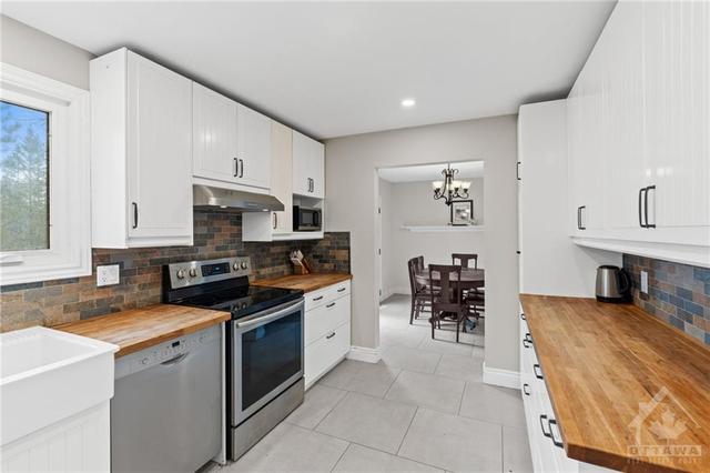 125 Spinnaker Way, House detached with 5 bedrooms, 2 bathrooms and 6 parking in Ottawa ON | Image 10