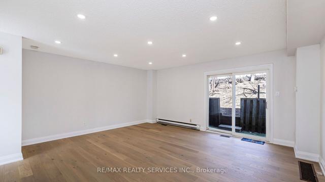 11 - 135 Chalmers St S, Townhouse with 3 bedrooms, 2 bathrooms and 3 parking in Cambridge ON | Image 5