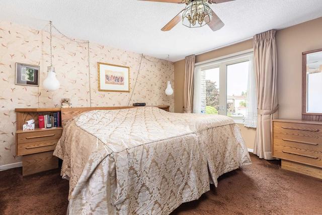 75 Hawkshead Cres, House attached with 3 bedrooms, 3 bathrooms and 3 parking in Toronto ON | Image 2