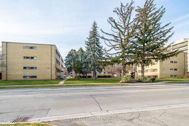 30 - 2035 Prospect St, Condo with 2 bedrooms, 1 bathrooms and 4 parking in Burlington ON | Image 1