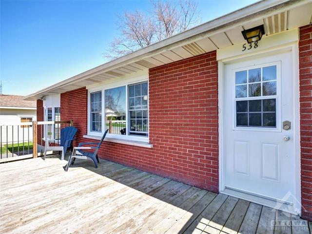 538 Henderson Cres, House detached with 3 bedrooms, 2 bathrooms and 4 parking in North Dundas ON | Image 3