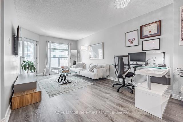 325 - 600 Queens Quay W, Condo with 1 bedrooms, 1 bathrooms and 1 parking in Toronto ON | Image 2