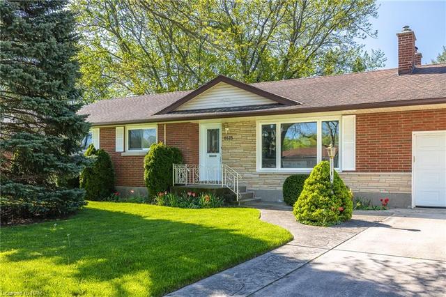 8835 Roosevelt St, House detached with 3 bedrooms, 2 bathrooms and 5 parking in Niagara Falls ON | Image 12