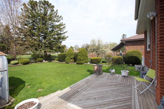 94 Dewey Dr, House detached with 3 bedrooms, 2 bathrooms and 5 parking in Toronto ON | Image 20