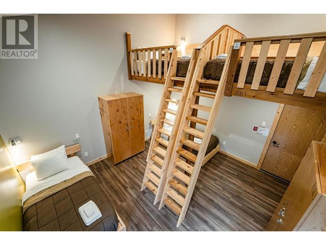 1502 Mountain View Drive, House detached with 6 bedrooms, 3 bathrooms and 10 parking in Revelstoke BC | Image 31