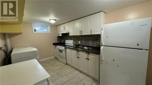 LOWER - 5 Clearview Hts, House detached with 2 bedrooms, 1 bathrooms and 2 parking in St. Catharines ON | Image 11