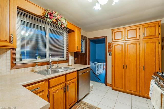 3010 Saint George Avenue, House detached with 3 bedrooms, 2 bathrooms and 5 parking in Niagara Falls ON | Image 18
