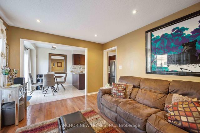 31 Quailvalley Dr, House attached with 4 bedrooms, 4 bathrooms and 4 parking in Brampton ON | Image 4