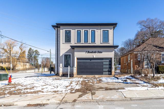 1 Brookside Dr E, House detached with 4 bedrooms, 6 bathrooms and 8 parking in Mississauga ON | Image 1