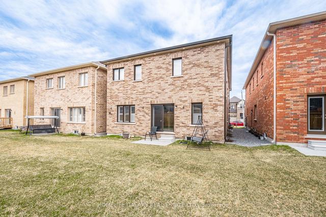 223 Fleetwood Dr, House detached with 4 bedrooms, 4 bathrooms and 4 parking in Oshawa ON | Image 21