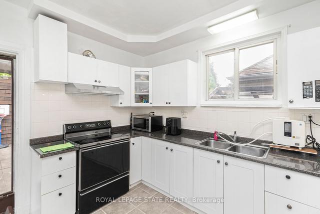 47 Clyde St, House detached with 3 bedrooms, 3 bathrooms and 1 parking in Hamilton ON | Image 3