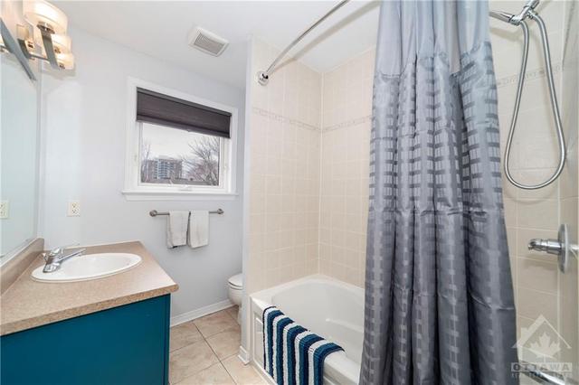 224 Monterey Dr, Townhouse with 3 bedrooms, 2 bathrooms and 1 parking in Ottawa ON | Image 16