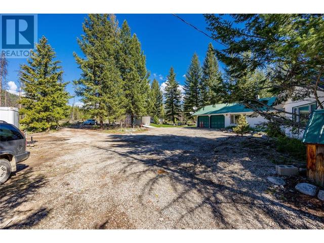 6580 Hwy 33 Hwy, House detached with 4 bedrooms, 2 bathrooms and 400 parking in Kootenay Boundary E BC | Image 17
