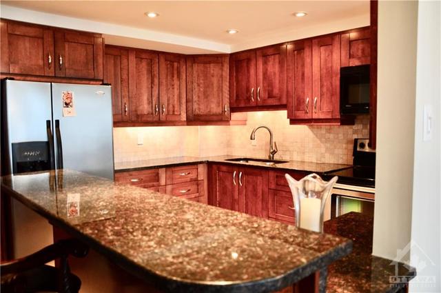 1012 - 2760 Carousel Crescent, Condo with 2 bedrooms, 2 bathrooms and 1 parking in Ottawa ON | Image 6