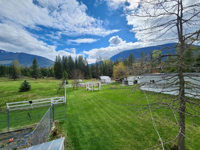574 Mccormack Rd, House detached with 0 bedrooms, 0 bathrooms and null parking in Central Kootenay K BC | Image 22