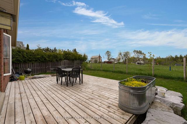 54 Ellis Cres, House detached with 4 bedrooms, 2 bathrooms and 4 parking in Kawartha Lakes ON | Image 28