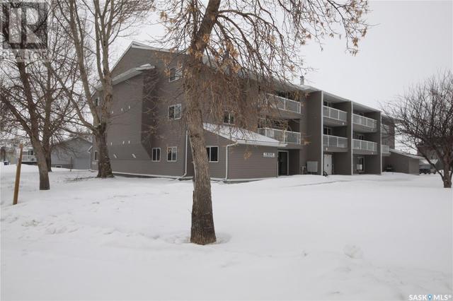 208 - 1832 Eaglesham Ave, Condo with 3 bedrooms, 1 bathrooms and null parking in Weyburn SK | Image 1