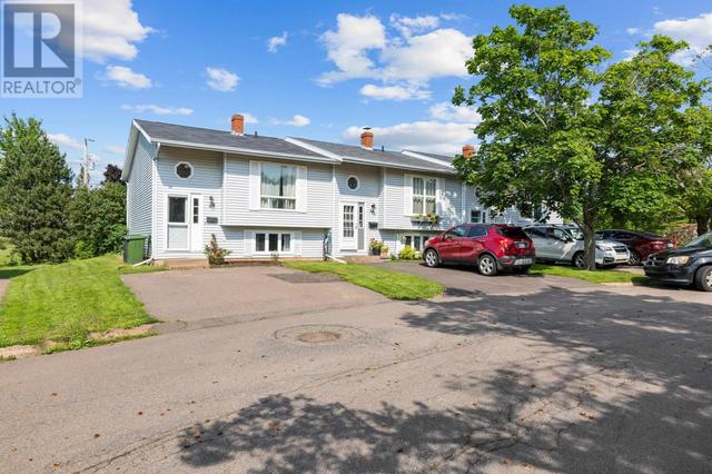 60 Hutchinson Crt, House semidetached with 3 bedrooms, 1 bathrooms and null parking in Charlottetown PE | Image 3