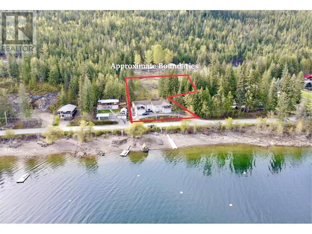 D - 3610 Eagle Bay Rd, Condo with 2 bedrooms, 1 bathrooms and 2 parking in Columbia Shuswap C BC | Image 2