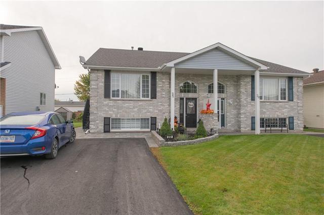 22 Felker Way, Home with 4 bedrooms, 2 bathrooms and 3 parking in South Dundas ON | Image 1
