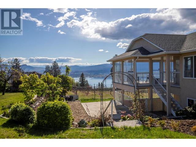 750 Douglas Rd, House detached with 3 bedrooms, 3 bathrooms and 2 parking in West Kelowna BC | Image 9