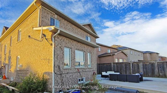 92 Kettlewell Cres, House detached with 3 bedrooms, 3 bathrooms and 12 parking in Brampton ON | Image 30