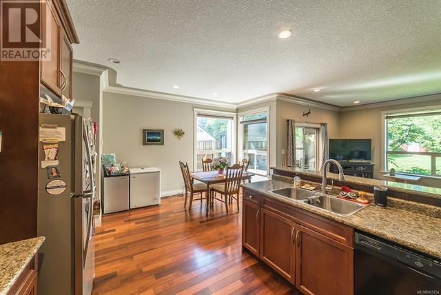 5194 Dunster Rd, House detached with 3 bedrooms, 3 bathrooms and 2 parking in Nanaimo BC | Image 5