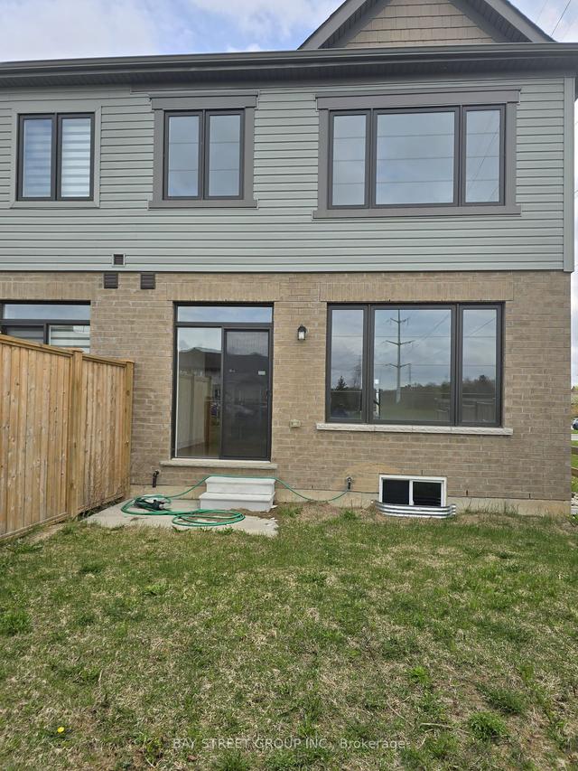 114 - 166 Deerpath St, House attached with 4 bedrooms, 3 bathrooms and 2 parking in Guelph ON | Image 6