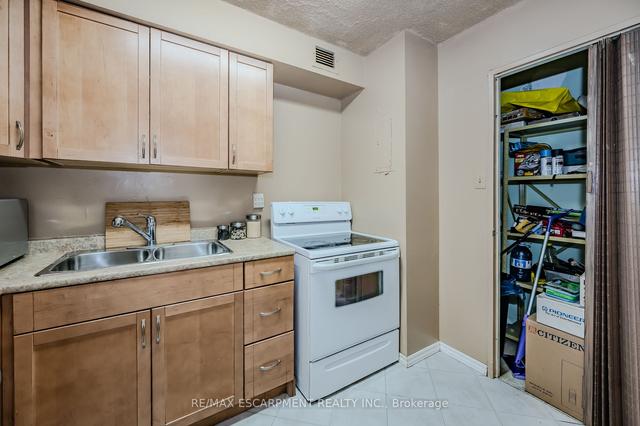 1610 - 975 Warwick Ct, Condo with 1 bedrooms, 1 bathrooms and 1 parking in Burlington ON | Image 10
