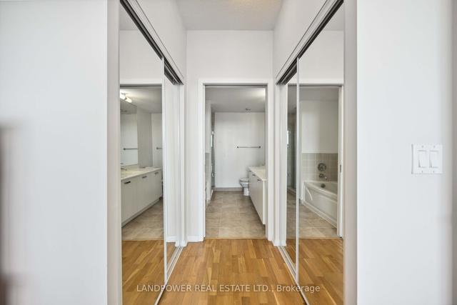 3610 - 832 Bay St, Condo with 3 bedrooms, 2 bathrooms and 1 parking in Toronto ON | Image 25