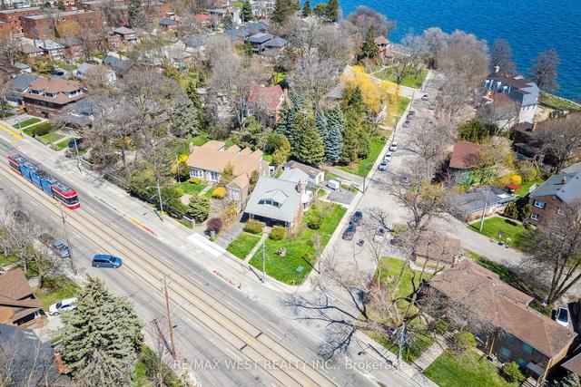 2585 Lake Shore Blvd W, House detached with 5 bedrooms, 3 bathrooms and 6 parking in Toronto ON | Image 13